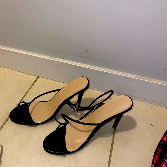 Black strappy heel - Picture 1 of 3